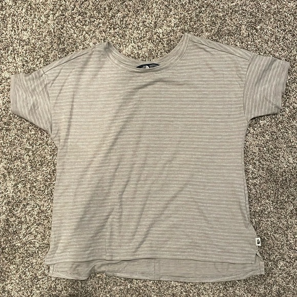 Women’s North Face Shirt.  Size Small - Picture 1 of 3